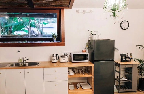 Nambour House | Banana Hut: Cosy, Spacious & Tranquil