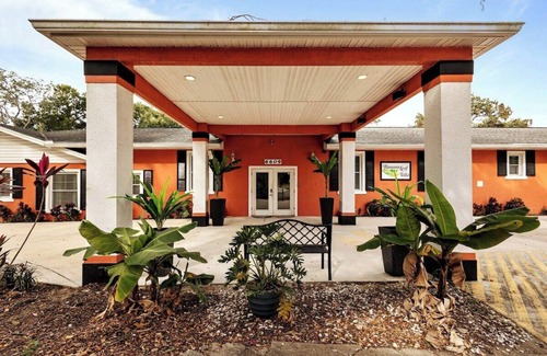 Orlovista Villa | Banana Leaf Villa- Book your gathering today!