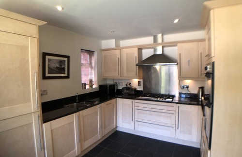 Banbury House | Banbury sleeps 10, easy access to Silverstone, NEC, Blenheim, Oxford & Stratford