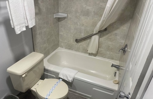 Bancroft Hotel | Bancroft Inn & Suites