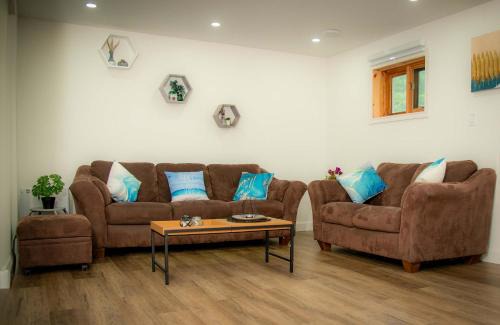 Hastings Highlands House | Bancroft Vibes Suite Sleeps 7 Cozy Retreat