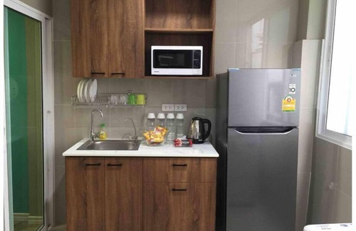 Phra Khanong Apartment | Bangkok City Home King size bed BTS, WiFi *Pick up
