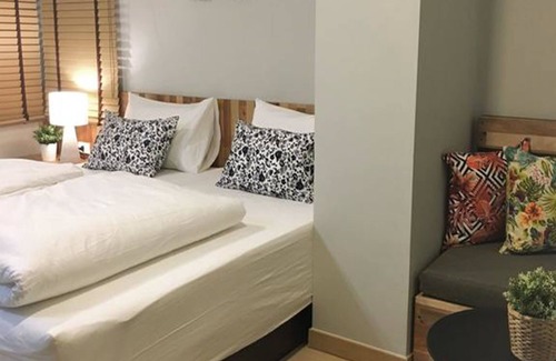 Wat Sam Phraya Hotel | Bangkok Saran Poshtel