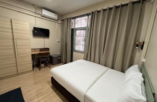 Phasi Charoen Hotel | Bangwa House - MRT Bangwa Station