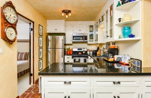 Park West House | Banker's Hill "The Carriage House" Lower Unit. Pets welcome and near Balboa Park