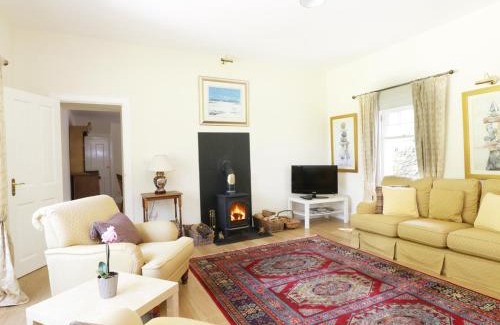 Newtyle House | Bannatyne Lodge