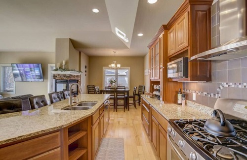 Baraboo Condo | Baraboo Country Club - Friends & Families Welcome
