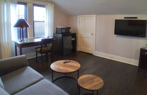 McDonough Bed & Breakfast | Barbara Suite - 1 BR 1 Bath Suite with work space - Ferry to French Quarter