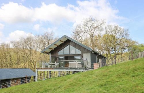 Kingswood House | Barcud Coch - Red Kite