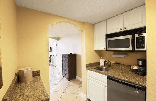 Madeira Beach Hotel | Barefoot Beach Club