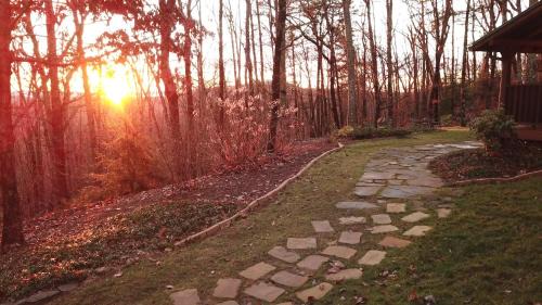 Dahlonega Hotel | Barefoot Hills