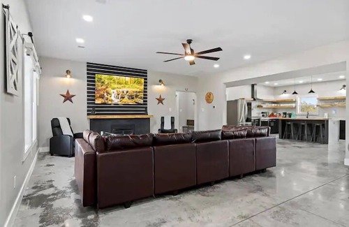 Camargo House | Barn! 2-Hole Golf Course, BBall, Wiffleball, Soccer, Theater, Arcade, 2 Hot Tubs