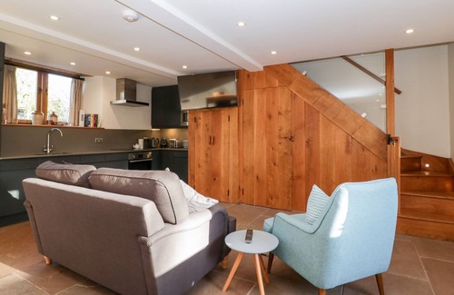 Leominster Cottage | BARN COTTAGE, pet friendly, character holiday cottage in Ludlow