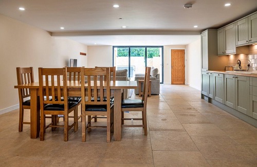 Little Rissington Cottage | Barn in Cotswolds with Hot Tub & Scenic Views