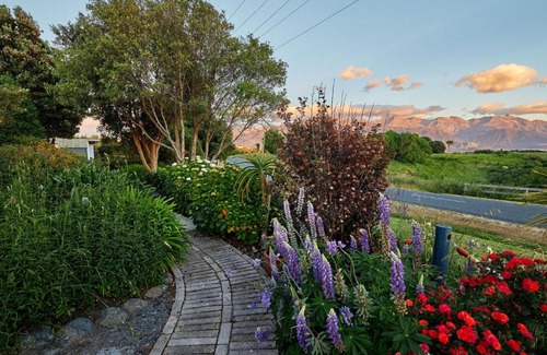 Kaikoura Cabin | Barnacle Bills