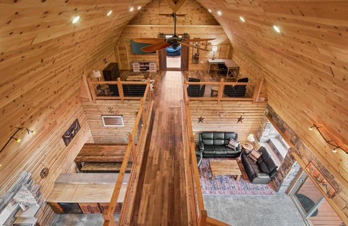 Arena House | Barnhouse! Mini Golf, Slide, Theater, Arcade/Games, Pool/Hot Tub/Sauna, Home Gym
