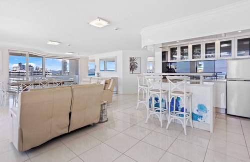 Surfers Paradise Apartment | Baronnet Apartments