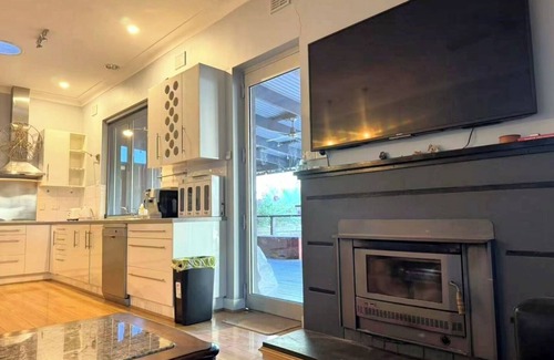Nuriootpa House | Barossa Hideaway: Tranquillity Among the Vines