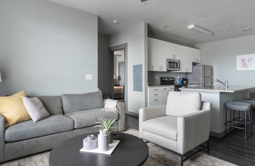 University District Apartment | Barsala l Quiet Work-Friendly 3BD Apt Near St. Jude & UT Health