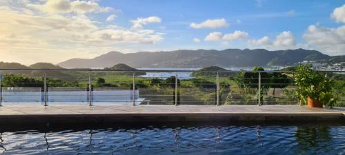Sainte-Anne Apartment | BAS DE VILLA PISCINE PETIT VERSAILLES SAINTE ANNE