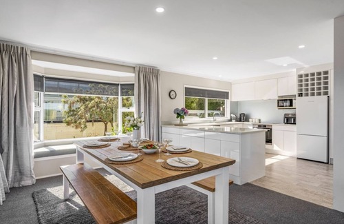 Richmond Heights House | Base: 4 Extra: $30 2 Golders Place, Richmond Heights