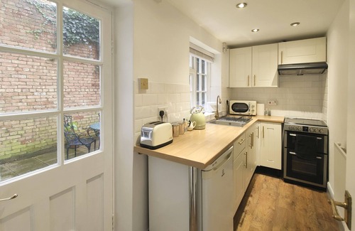 Redcliffe Apartment | Base78, Your Place in BristolnClose to Temple Meads Station, City & Harbourside