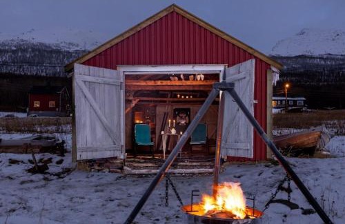 Lyngen House | Basecamp Djupvik, Lyngen alps panorama
