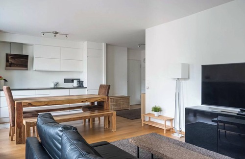 Bruderholz Apartment | BASELiving 3,5 Room Suite - Near ESC - Bahnhof SBB