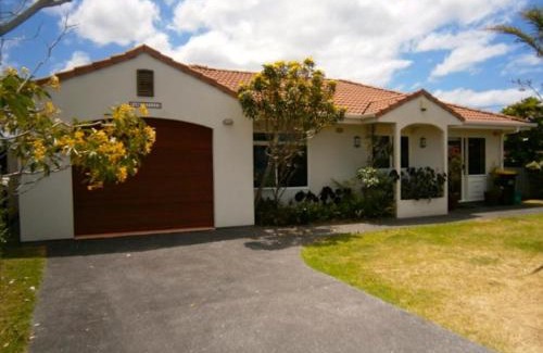 Whangamata House | Baskervilla - Whangamata Holiday Home