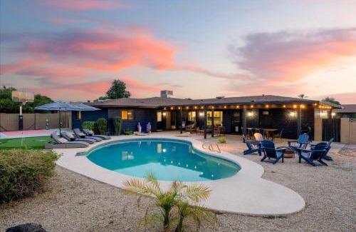 Glendale House | Basketball Court Heated Pool Mini Golf & More