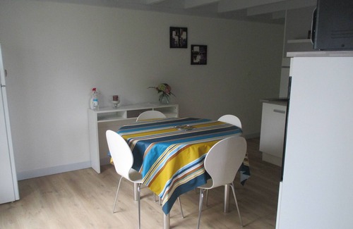 Ustaritz Apartment | Basque country between sea and mountains, quiet ground floor apartment with garden