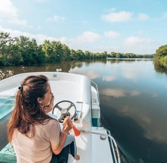 Grez-Neuville Boat Rental | Bateau sans permis 2 cabines 6 couchages