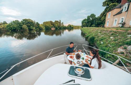 Grez-Neuville Boat Rental | Bateau sans permis 2 cabines 6 couchages
