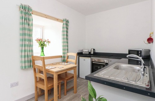 Balvicar Cottage | BATHACH MOR, romantic, with a garden in Balvicar, Isle Of Seil