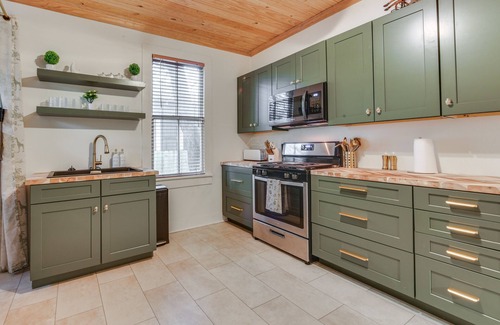 Roseland Terrace Historic District Cottage | Baton Rouge Cottage w/Fenced Yard: Near Downtown!