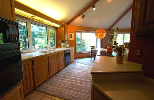 Port Orford House | Battle Rock House-Port Orford - Spectacular ViewsnNo WindnBroadband Internet
