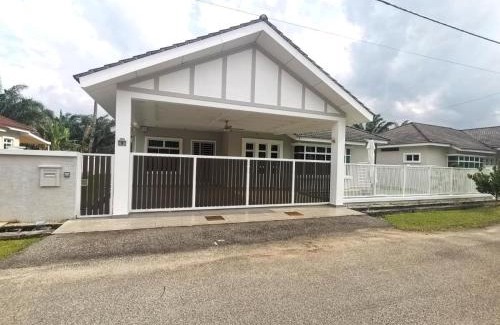 Batu Pahat Villa | Batu Pahat Karaoke LawnView TvBox BBQ Villa