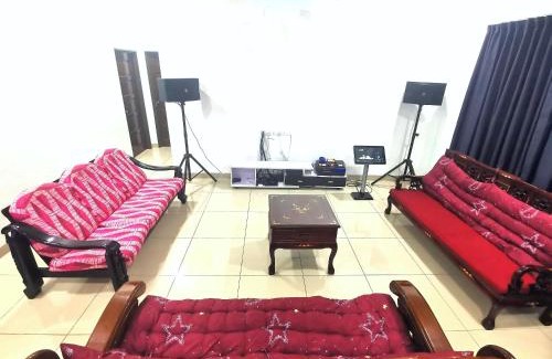 Batu Pahat Villa | Batu Pahat Karaoke LawnView TvBox BBQ Villa