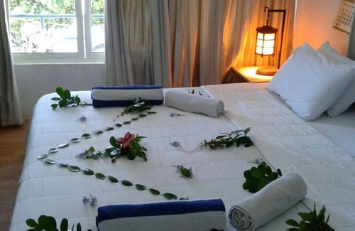 Thulusdhoo Island House | Batuta Maldives Surf View Guesthouse