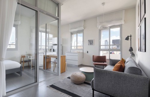 Kerem HaTeimanim Apartment | Bauhaus Boutique by TLV2rent