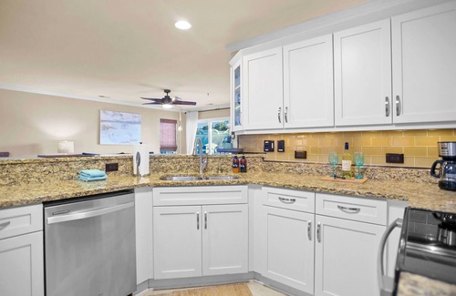 Cornelius Condo | Bay Breeze by SoCharm | Luxurious Waterfront Condo