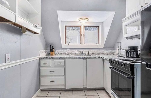 Traverse City Apartment | Bay Breeze Place | Wineries | Tours