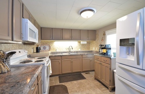 Trailer Estates House | Bay Cottage - 940 sq Ft! Luxury for Your Stay - 30 Day Rental - 55+ Community