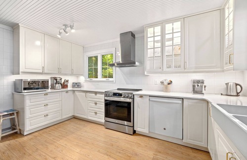 Prince Edward House | BAY DREAM Waterfront Clear, Warm, and Shallow.The best in the County
