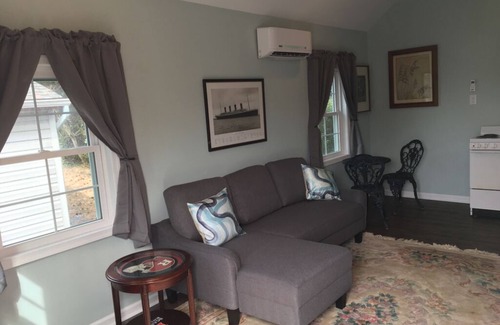 Town Bank Cottage | Bay Front Cottage in Historic Townbank