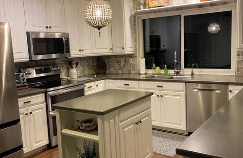 Mid Island House | Bay Front Home w/Heated Pool & Spill Over Spa, Walk to Beach
