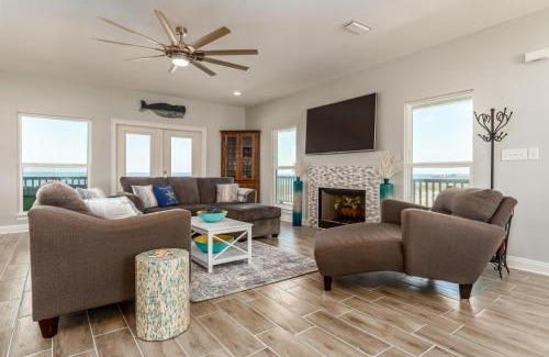 Dauphin Island House | Bay Front with bay and easy Gulf beach access