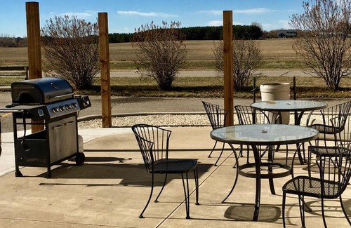 Neepawa Hotel | Bay Hill Inns & Suites