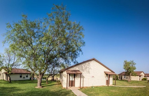 Bridgeport Resort | Bay Landing Camping Resort Cabin 1