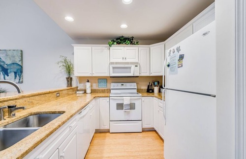 Chincoteague House | Bay Pony on Chincoteague - Pool and 5 min. to Beach!